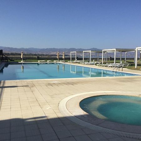Aphrodite Beachfront Apartment Ghaziveran Luaran gambar