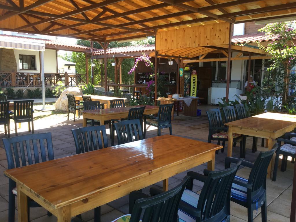 Aphrodite Beachfront Apartment Ghaziveran Luaran gambar
