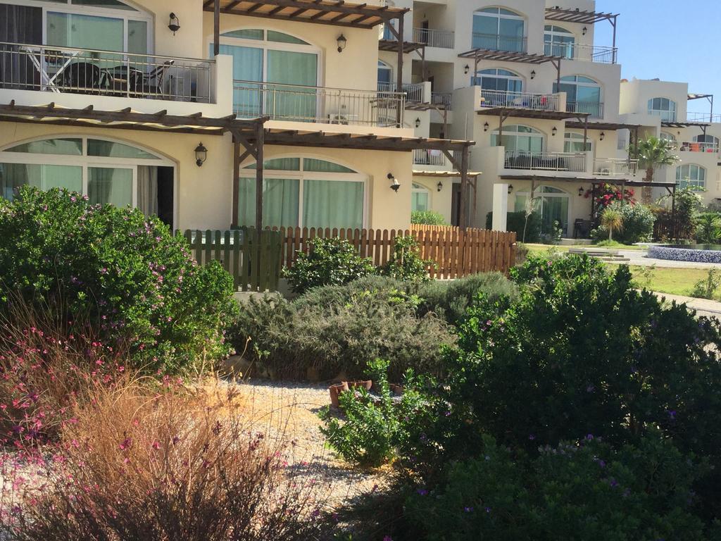 Aphrodite Beachfront Apartment Ghaziveran Luaran gambar