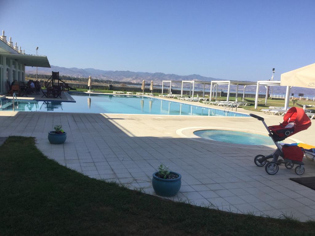 Aphrodite Beachfront Apartment Ghaziveran Luaran gambar