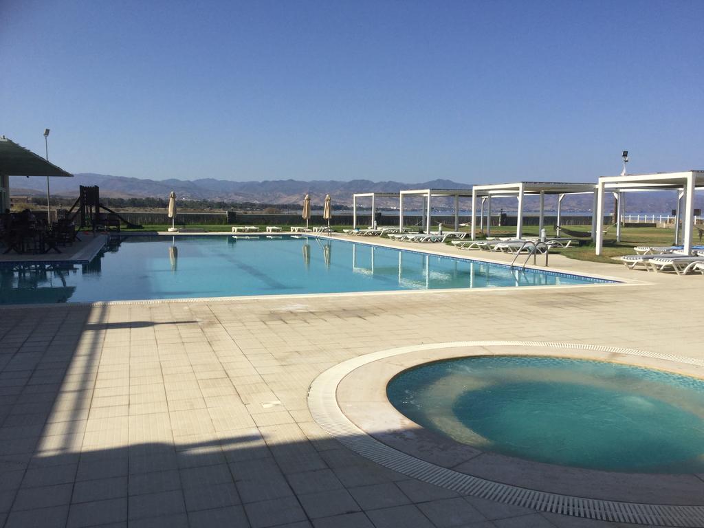 Aphrodite Beachfront Apartment Ghaziveran Luaran gambar