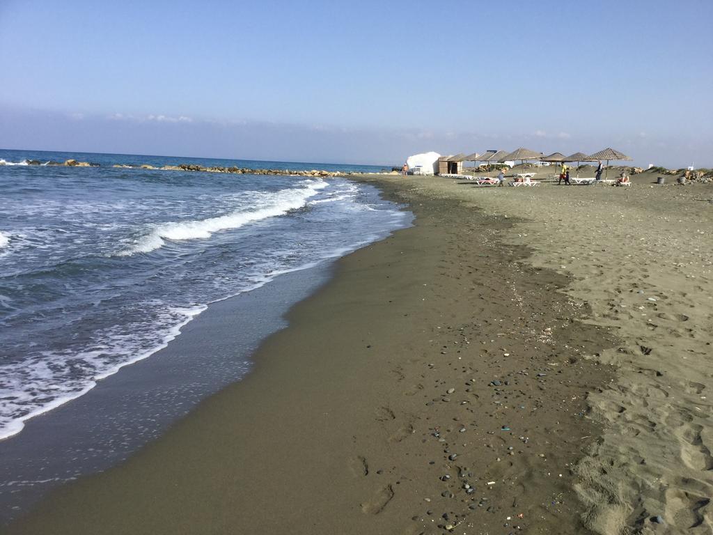 Aphrodite Beachfront Apartment Ghaziveran Luaran gambar