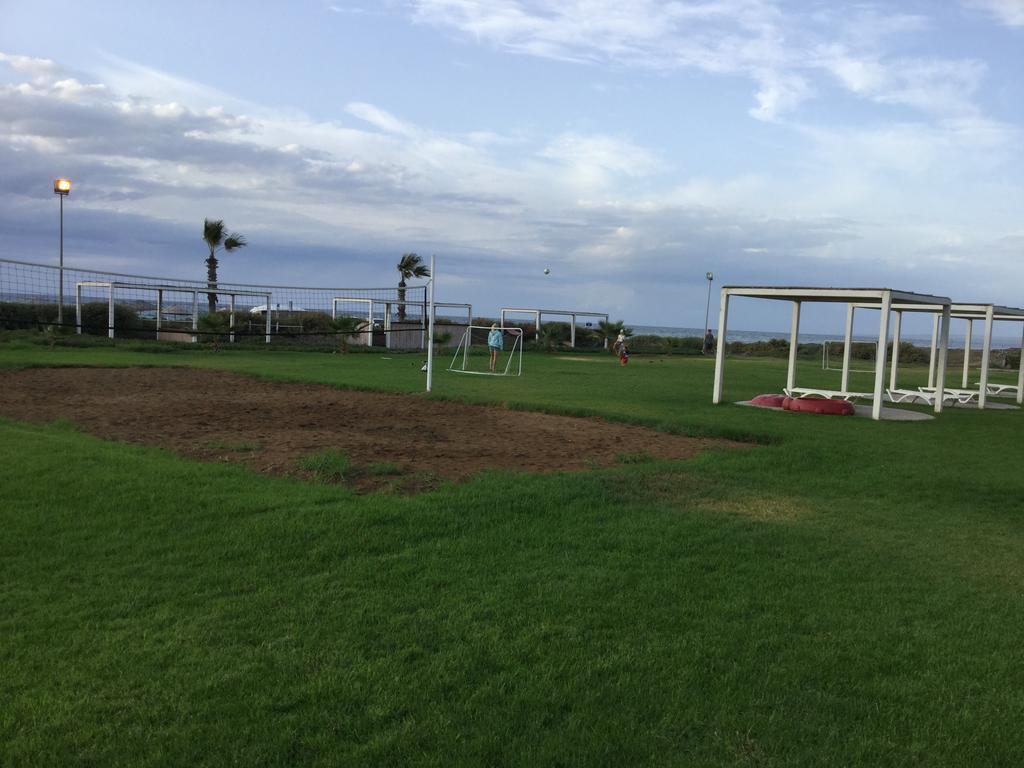 Aphrodite Beachfront Apartment Ghaziveran Luaran gambar