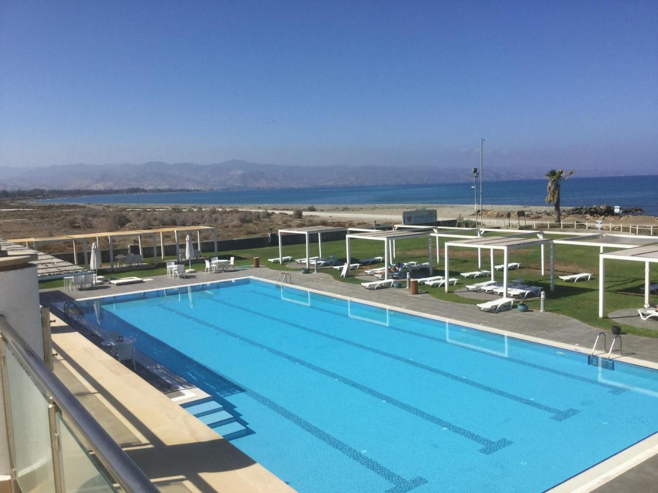 Aphrodite Beachfront Apartment Ghaziveran Luaran gambar