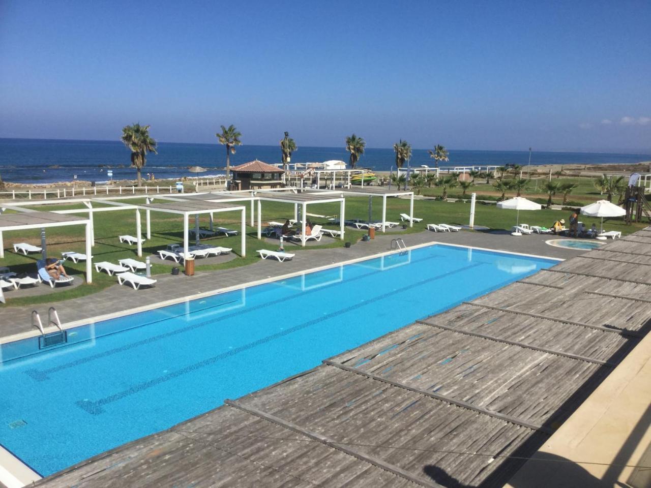 Aphrodite Beachfront Apartment Ghaziveran Luaran gambar