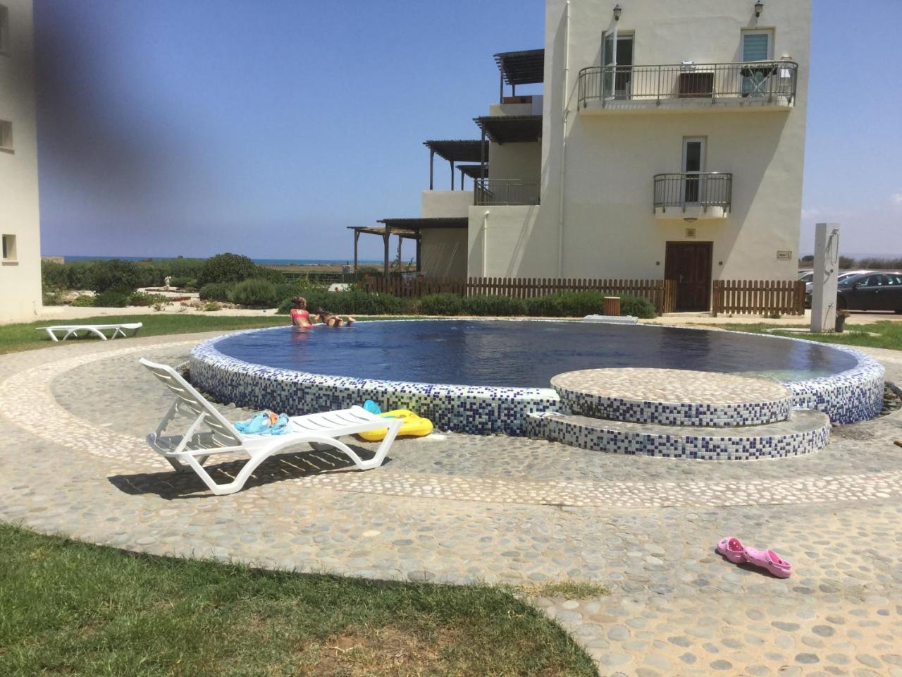 Aphrodite Beachfront Apartment Ghaziveran Luaran gambar