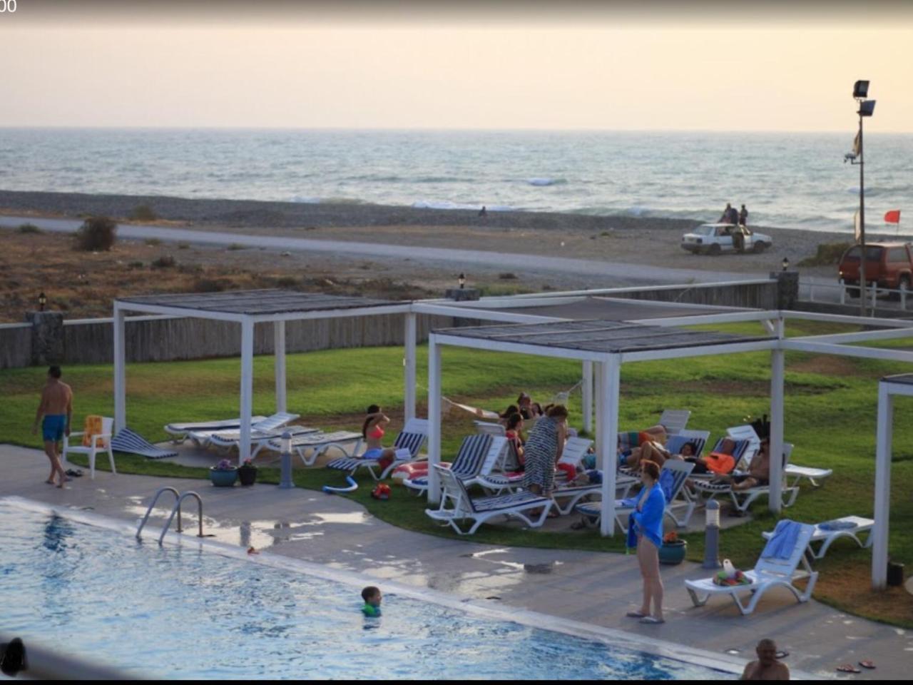 Aphrodite Beachfront Apartment Ghaziveran Luaran gambar