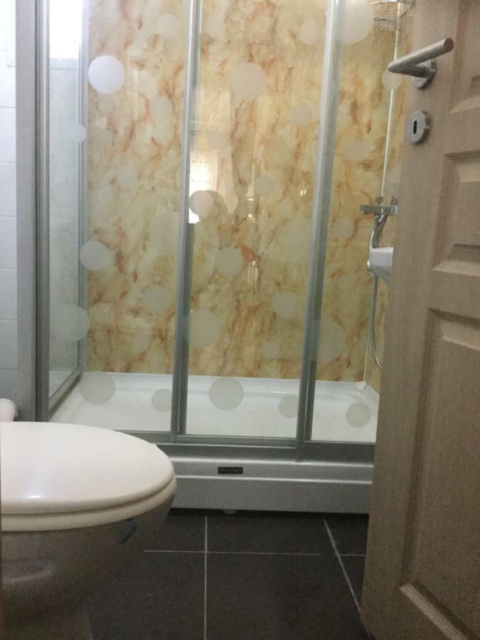 Aphrodite Beachfront Apartment Ghaziveran Luaran gambar